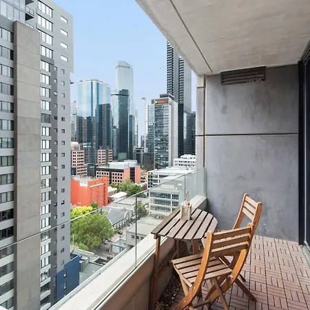 Modern 1-Bed City Apartment With Pool And Gym Melbourne Exterior photo
