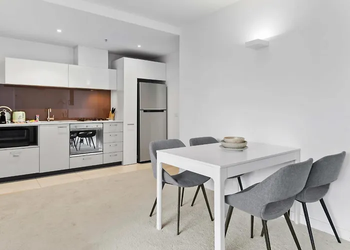 Modern 1-Bed City Apartment With Pool And Gym