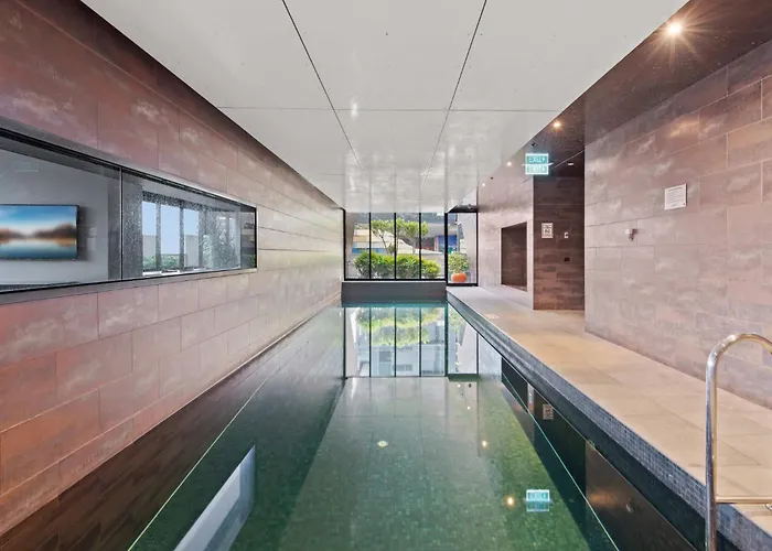 Modern 1-Bed City Apartment With Pool And Gym